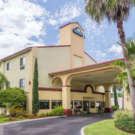 Days Inn By Wyndham Sarasota I-75